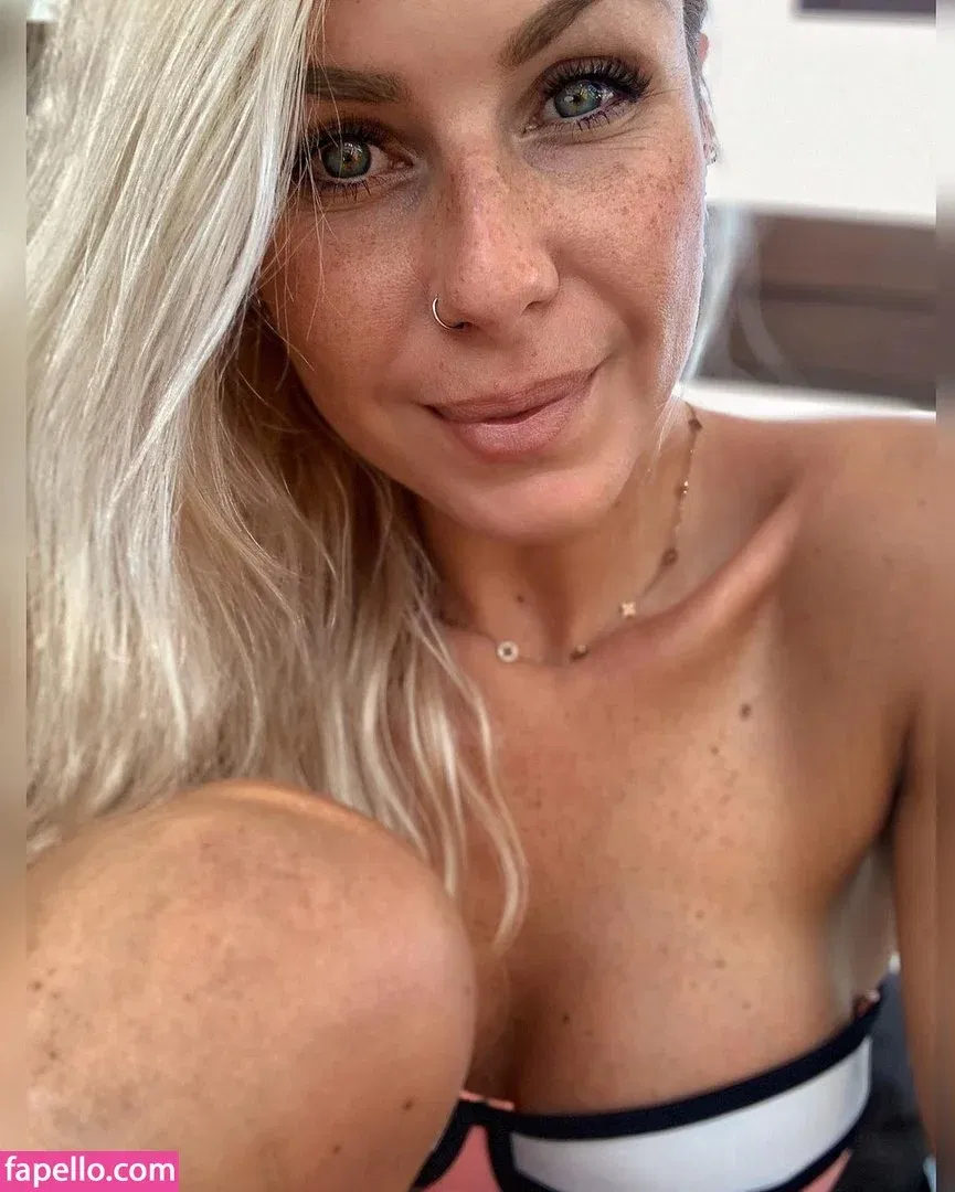 Tiphaineoff Onlyfans Photo Gallery 