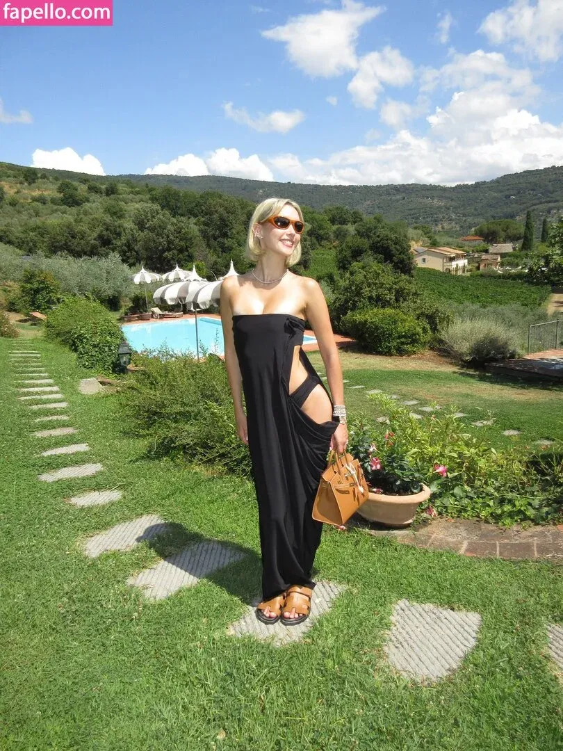 SarahfuckingSnyder Onlyfans Photo Gallery 