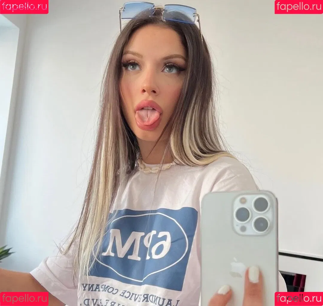 Facialize Me Onlyfans Photo Gallery 