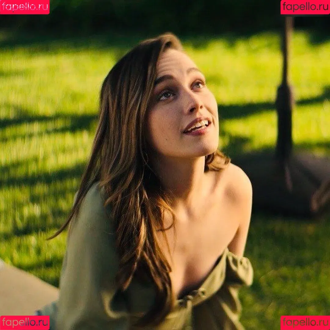 Victoria Pedretti Onlyfans Photo Gallery 