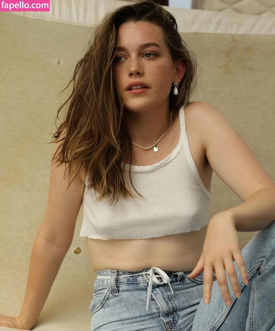 Victoria Pedretti Onlyfans Photo Gallery 