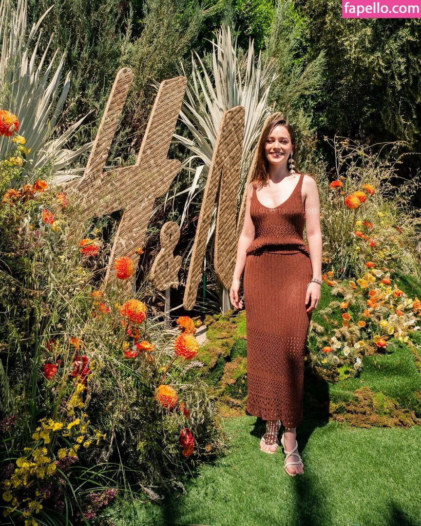 Victoria Pedretti Onlyfans Photo Gallery 