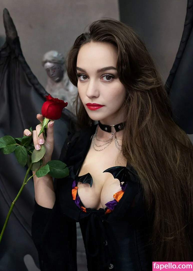 Victoria Pedretti Onlyfans Photo Gallery 