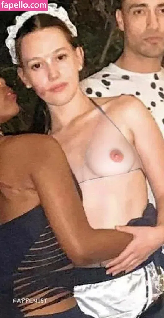 Victoria Pedretti Onlyfans Photo Gallery 