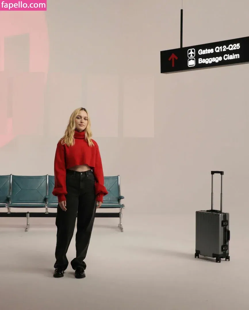 Victoria Pedretti Onlyfans Photo Gallery 