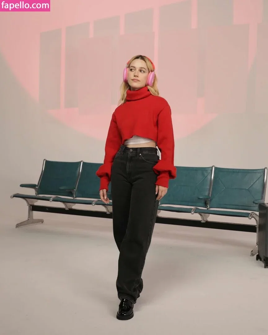 Victoria Pedretti Onlyfans Photo Gallery 