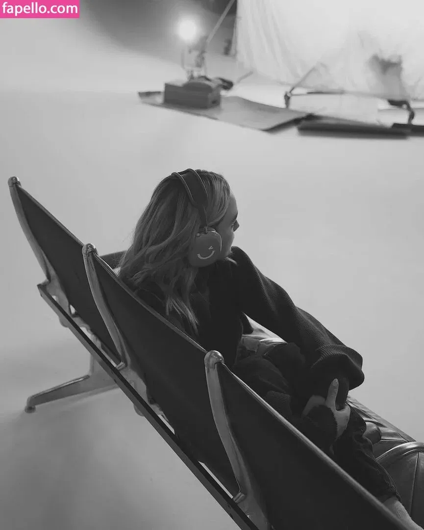 Victoria Pedretti Onlyfans Photo Gallery 