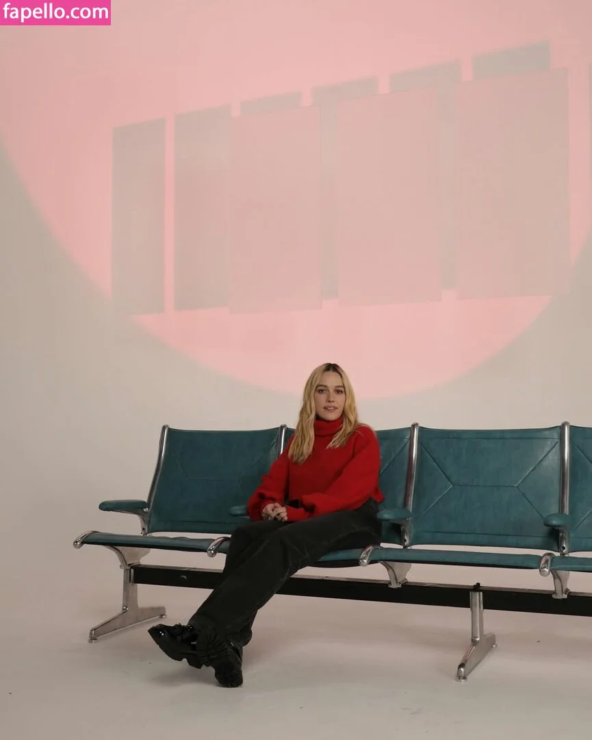 Victoria Pedretti Onlyfans Photo Gallery 