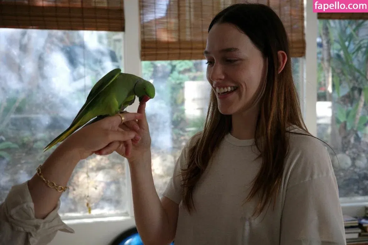 Victoria Pedretti Onlyfans Photo Gallery 