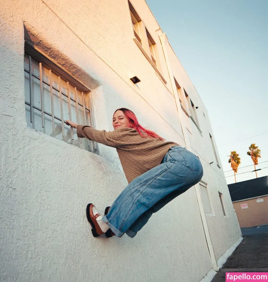 Victoria Pedretti Onlyfans Photo Gallery 