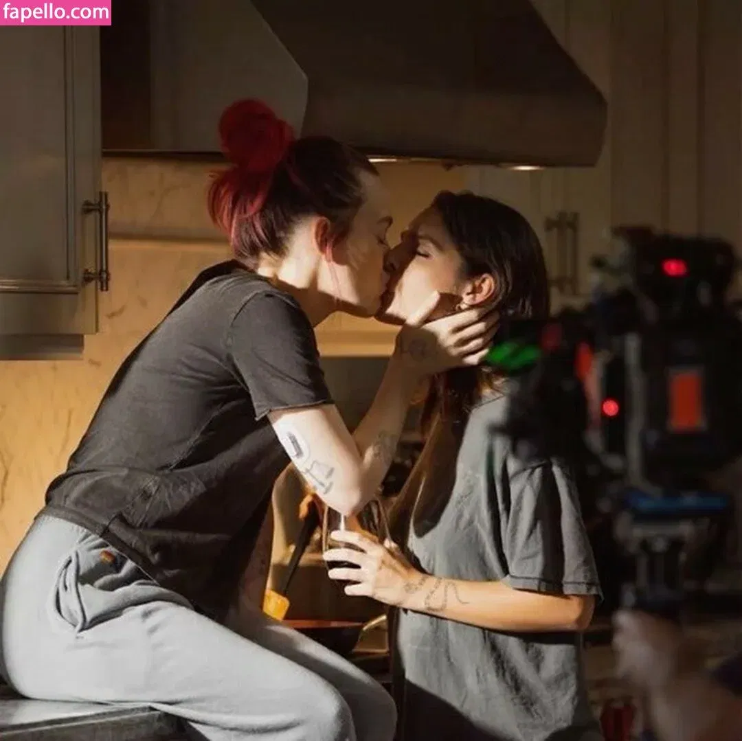 Victoria Pedretti Onlyfans Photo Gallery 