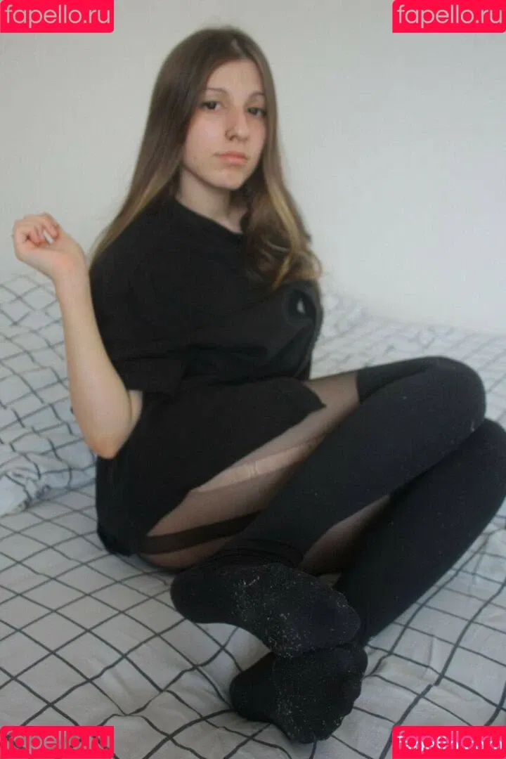 Jules Feet Onlyfans Photo Gallery 