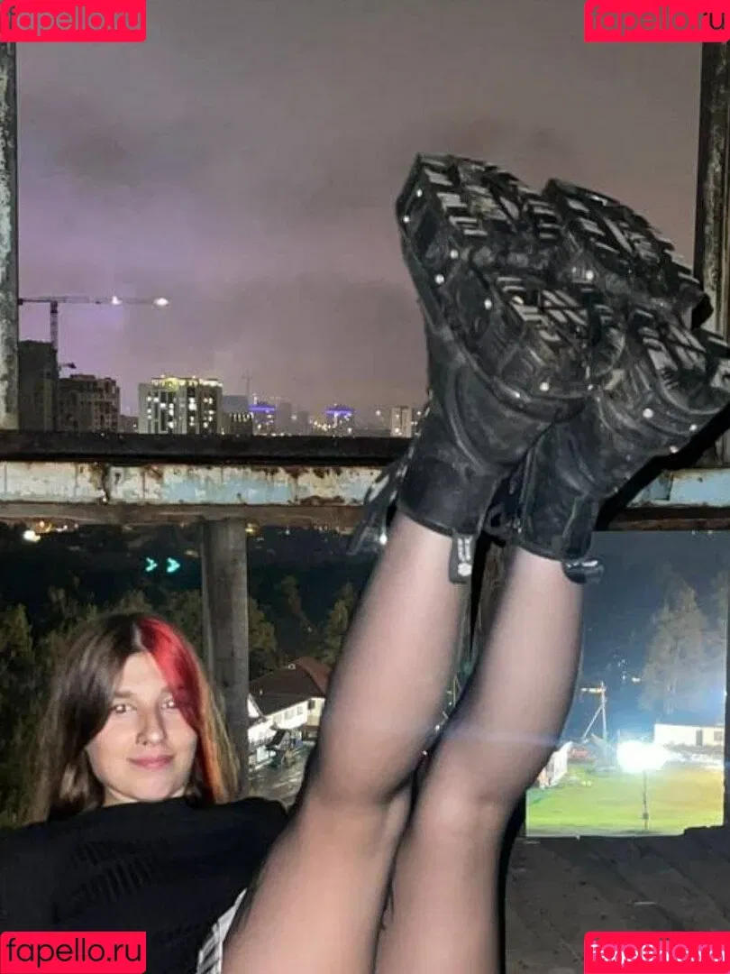 Jules Feet Onlyfans Photo Gallery 