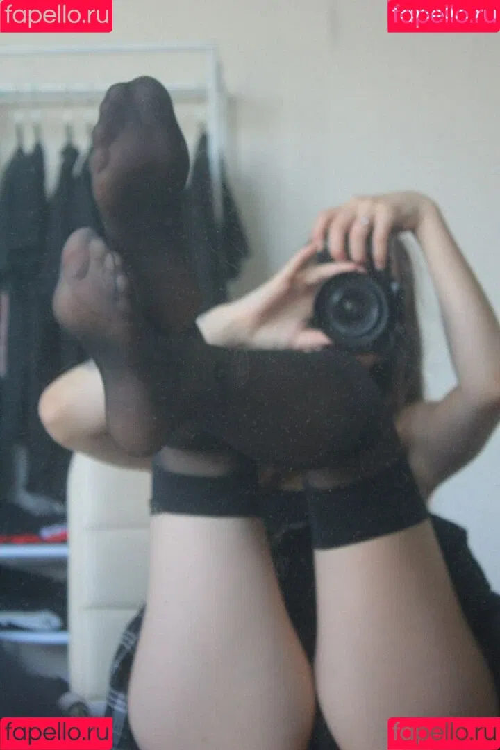 Jules Feet Onlyfans Photo Gallery 