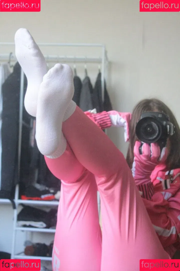 Jules Feet Onlyfans Photo Gallery 