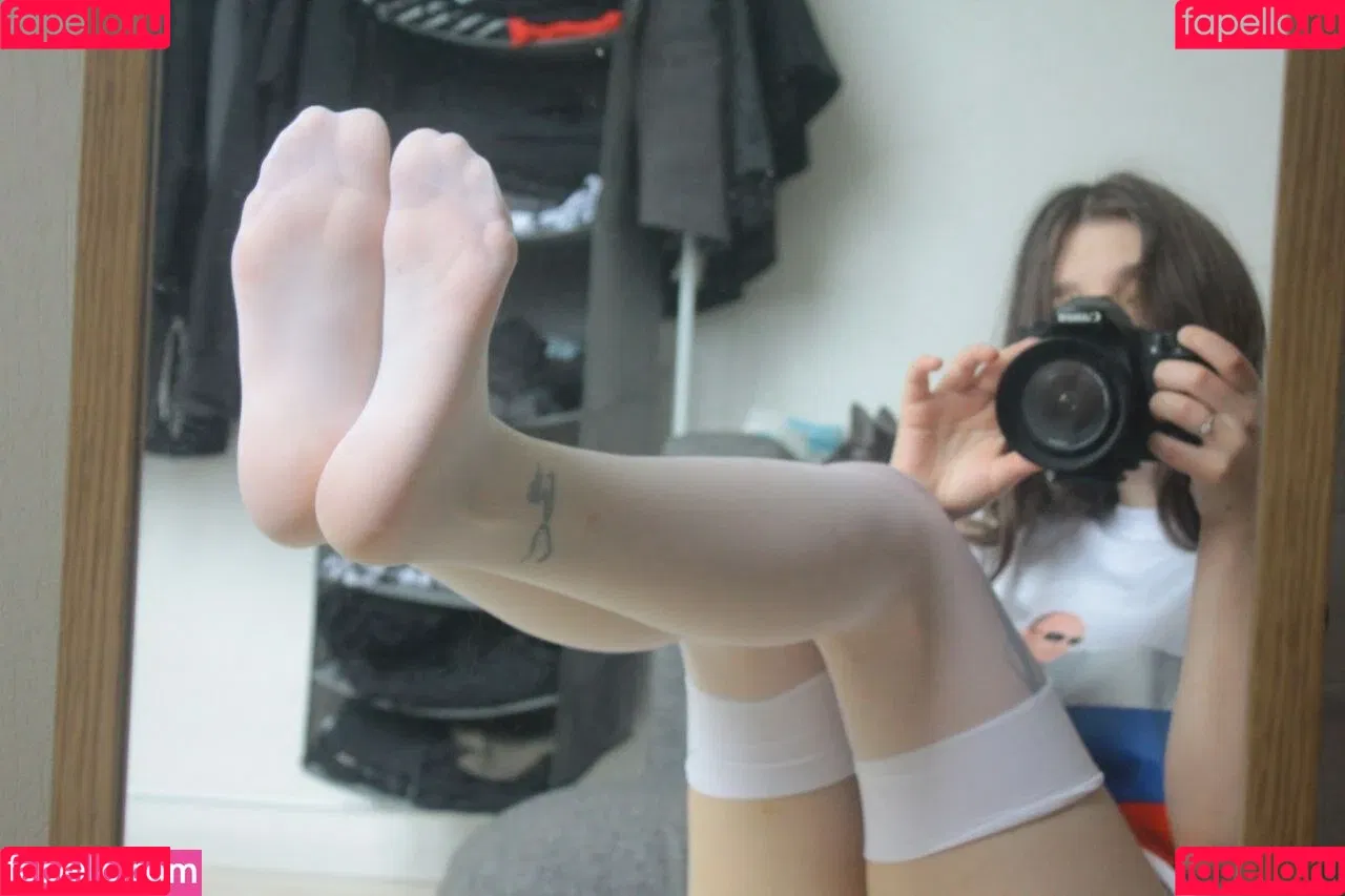Jules Feet Onlyfans Photo Gallery 
