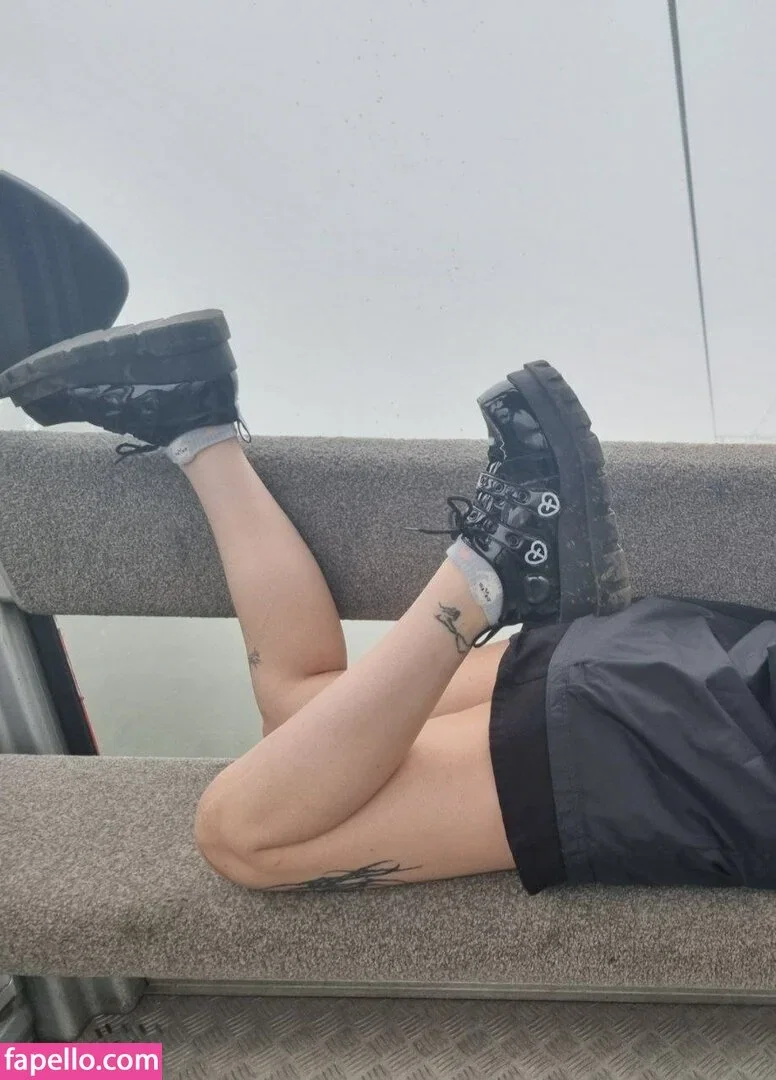 Jules Feet Onlyfans Photo Gallery 