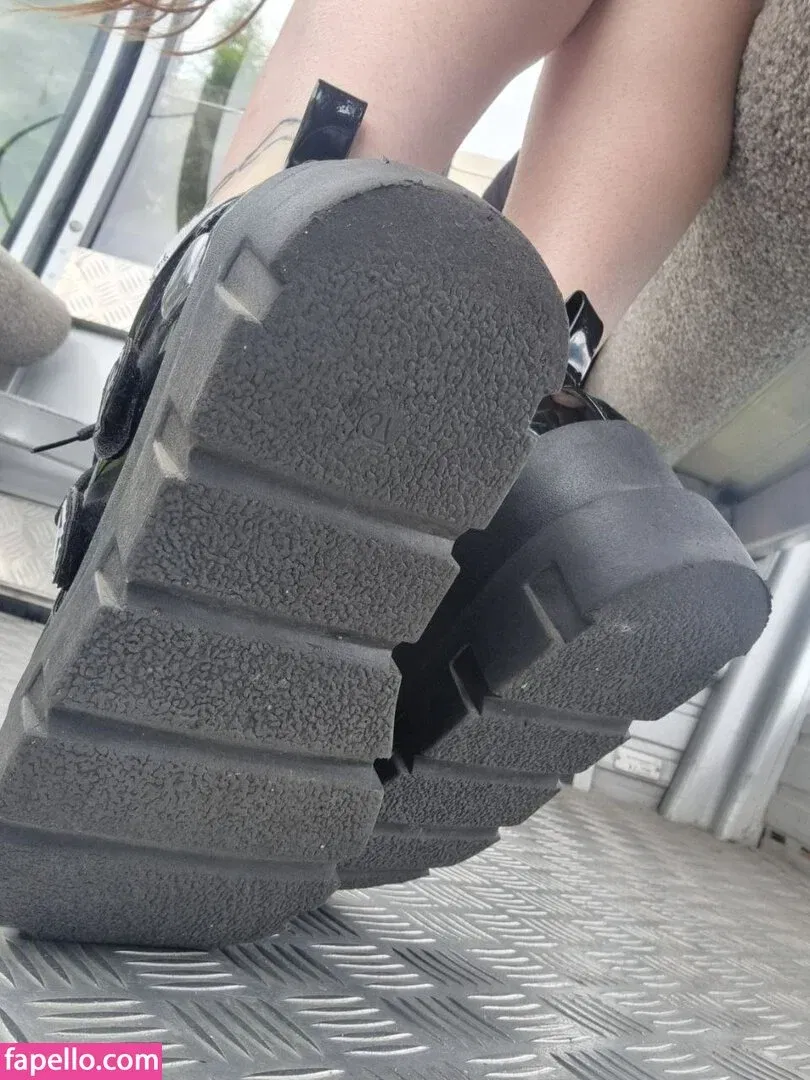 Jules Feet Onlyfans Photo Gallery 