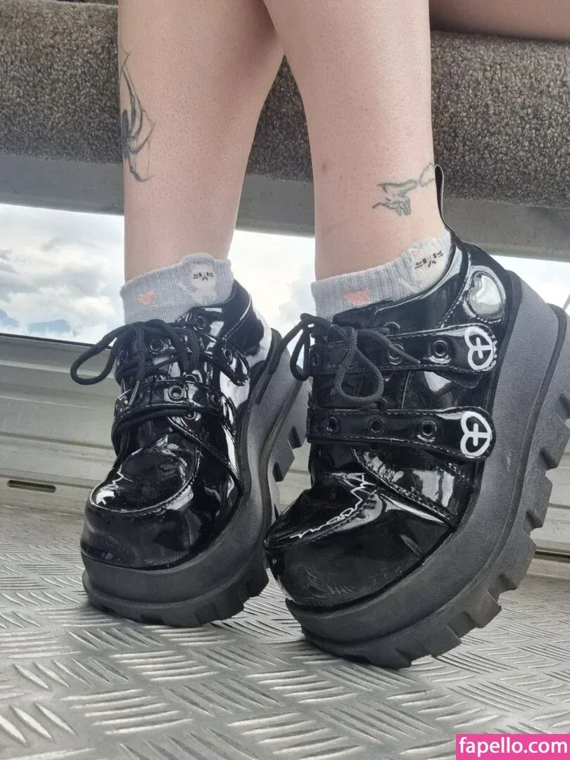 Jules Feet Onlyfans Photo Gallery 