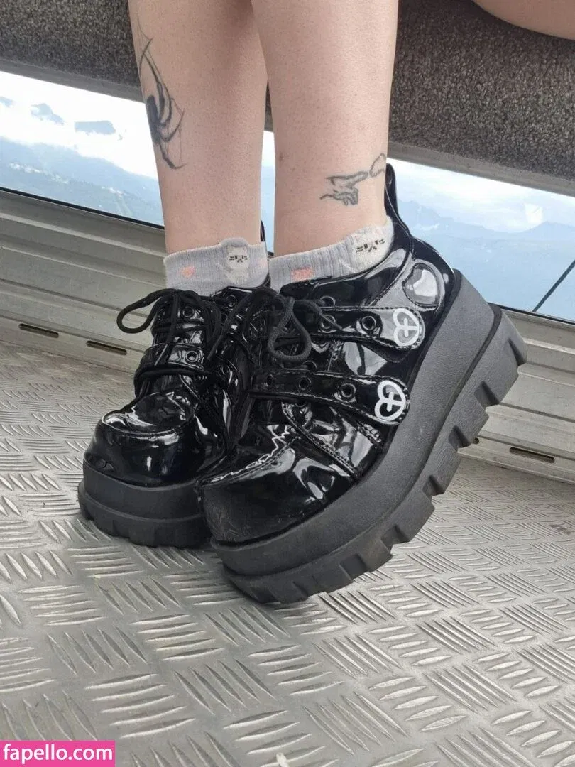 Jules Feet Onlyfans Photo Gallery 