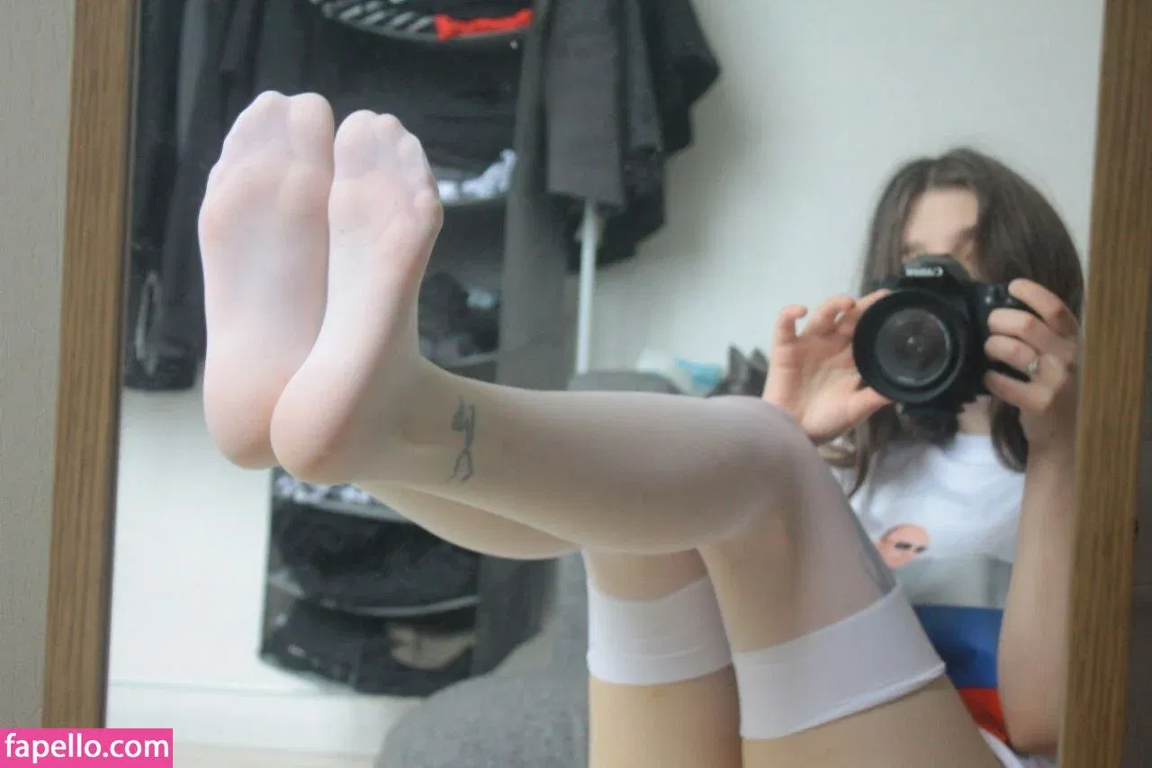 Jules Feet Onlyfans Photo Gallery 