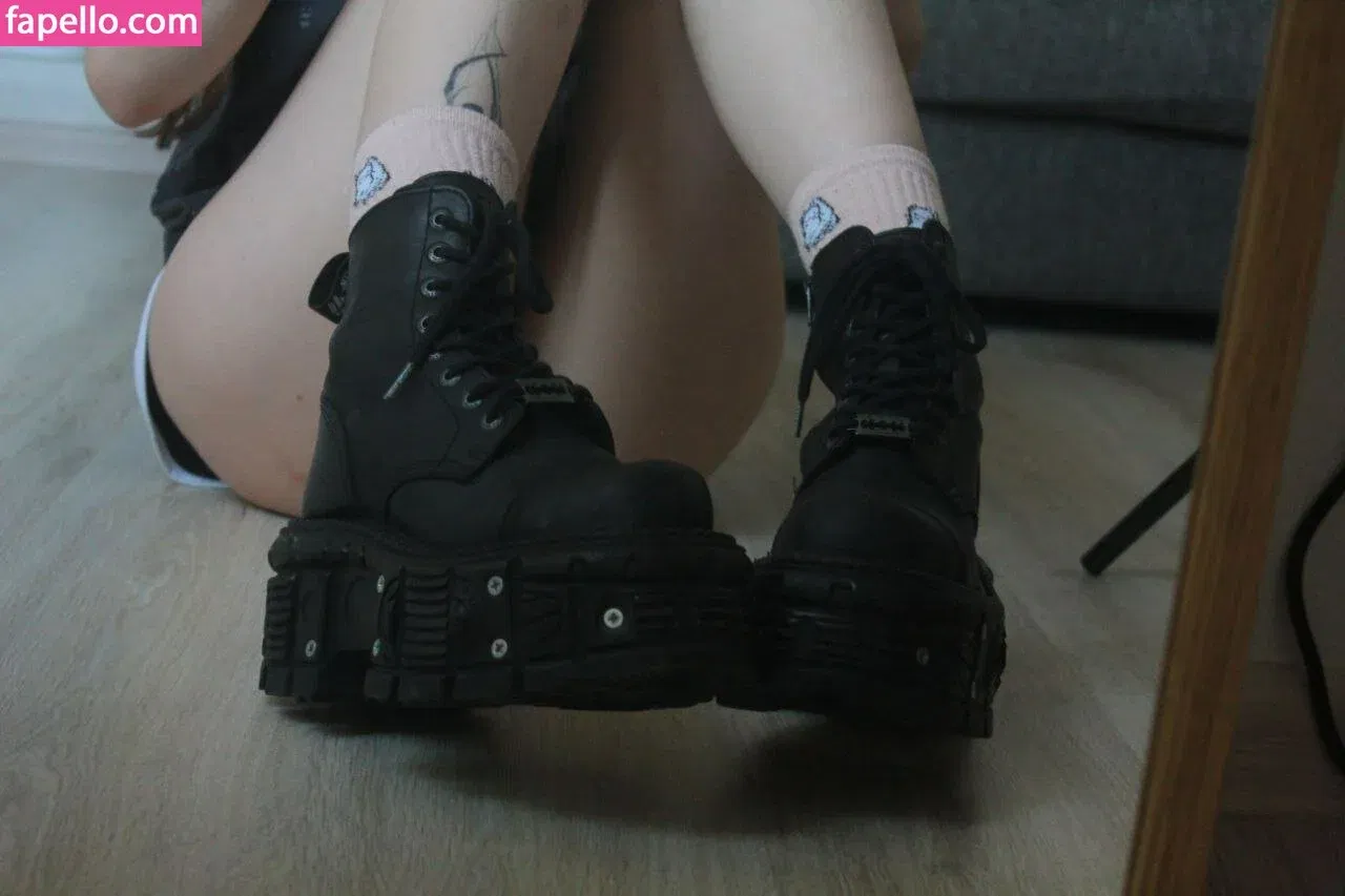 Jules Feet Onlyfans Photo Gallery 