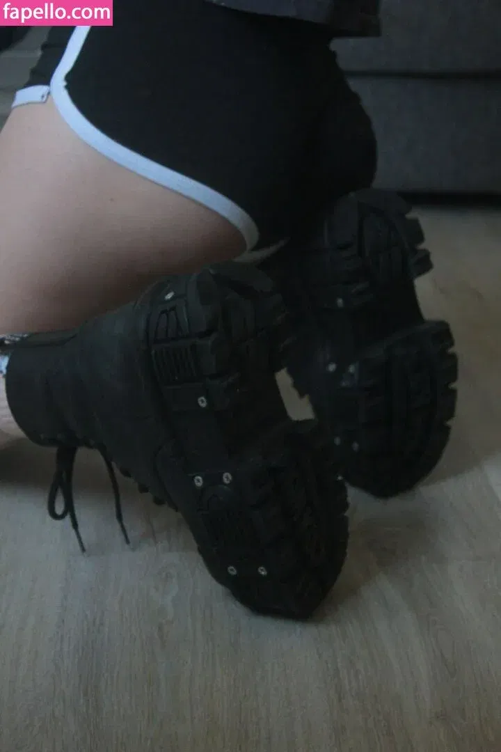 Jules Feet Onlyfans Photo Gallery 