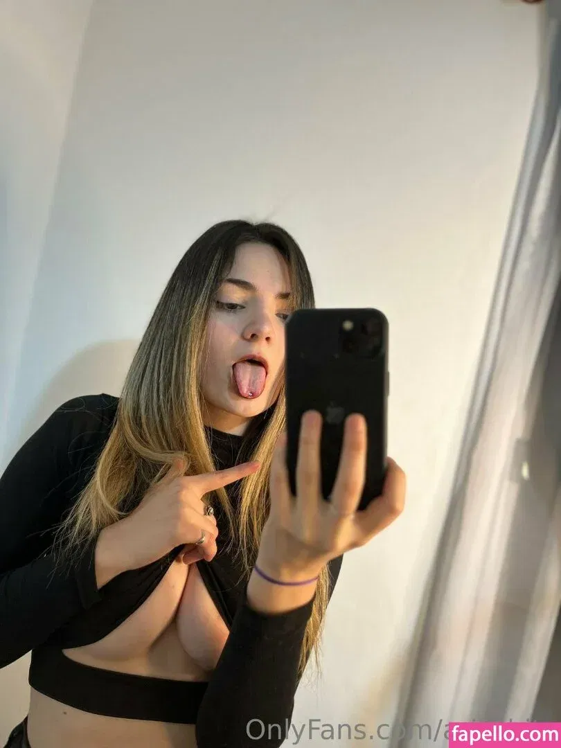 ButtonWhite Onlyfans Photo Gallery 