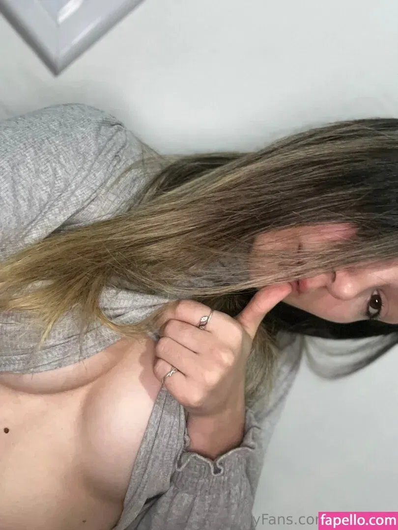 ButtonWhite Onlyfans Photo Gallery 