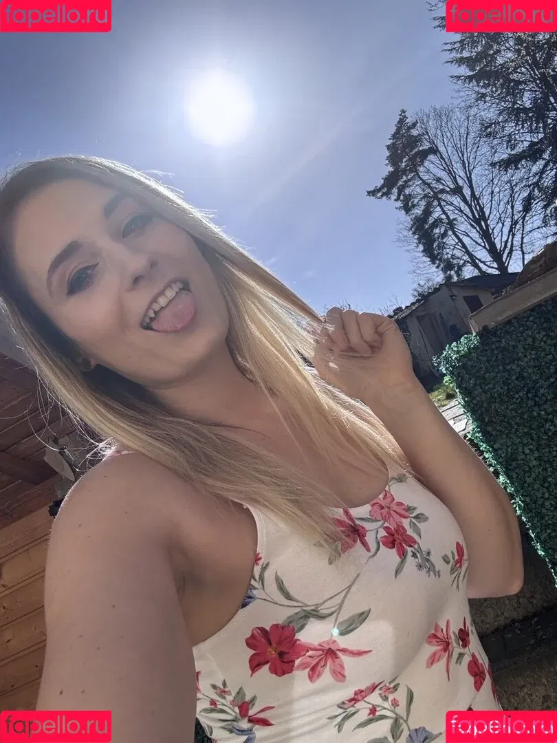 Melina May Onlyfans Photo Gallery 