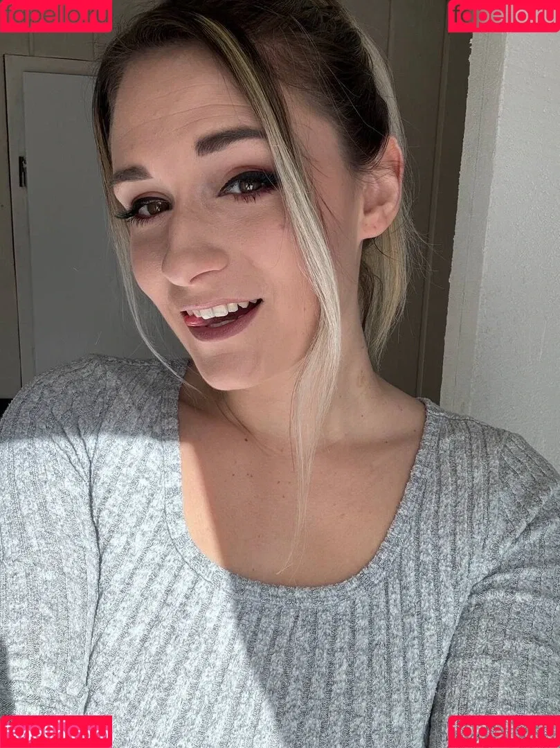 Melina May Onlyfans Photo Gallery 