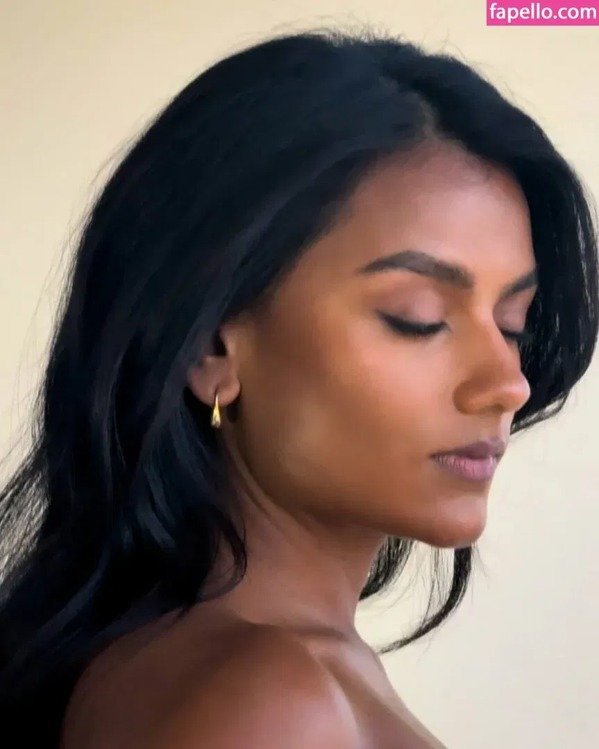 Simone Ashley Onlyfans Photo Gallery 