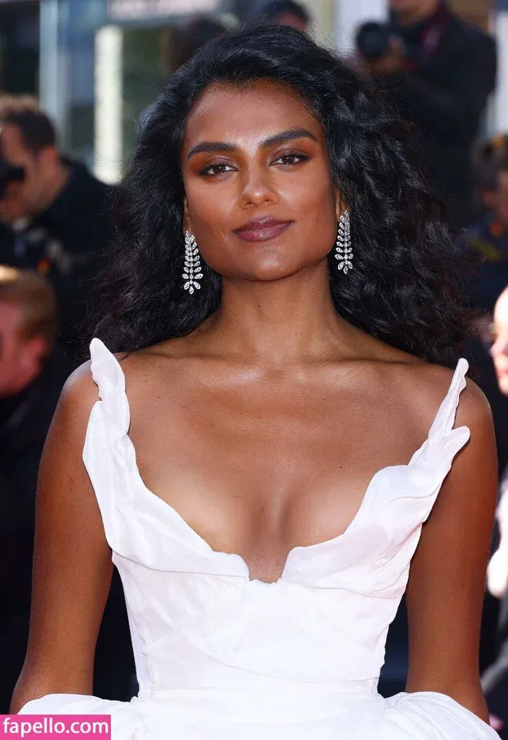 Simone Ashley Onlyfans Photo Gallery 