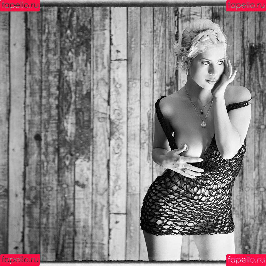 Uli Krown Onlyfans Photo Gallery 