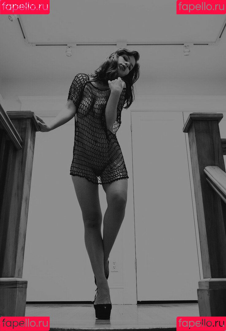 Uli Krown Onlyfans Photo Gallery 