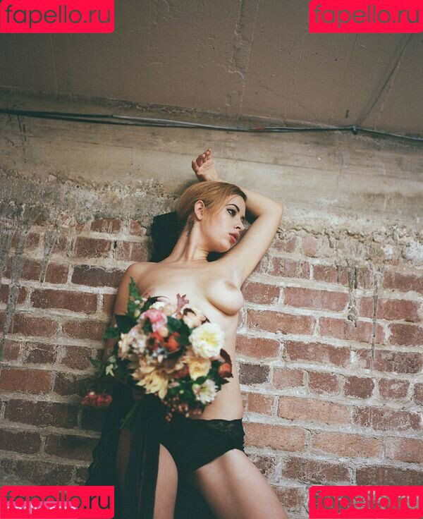 Uli Krown Onlyfans Photo Gallery 