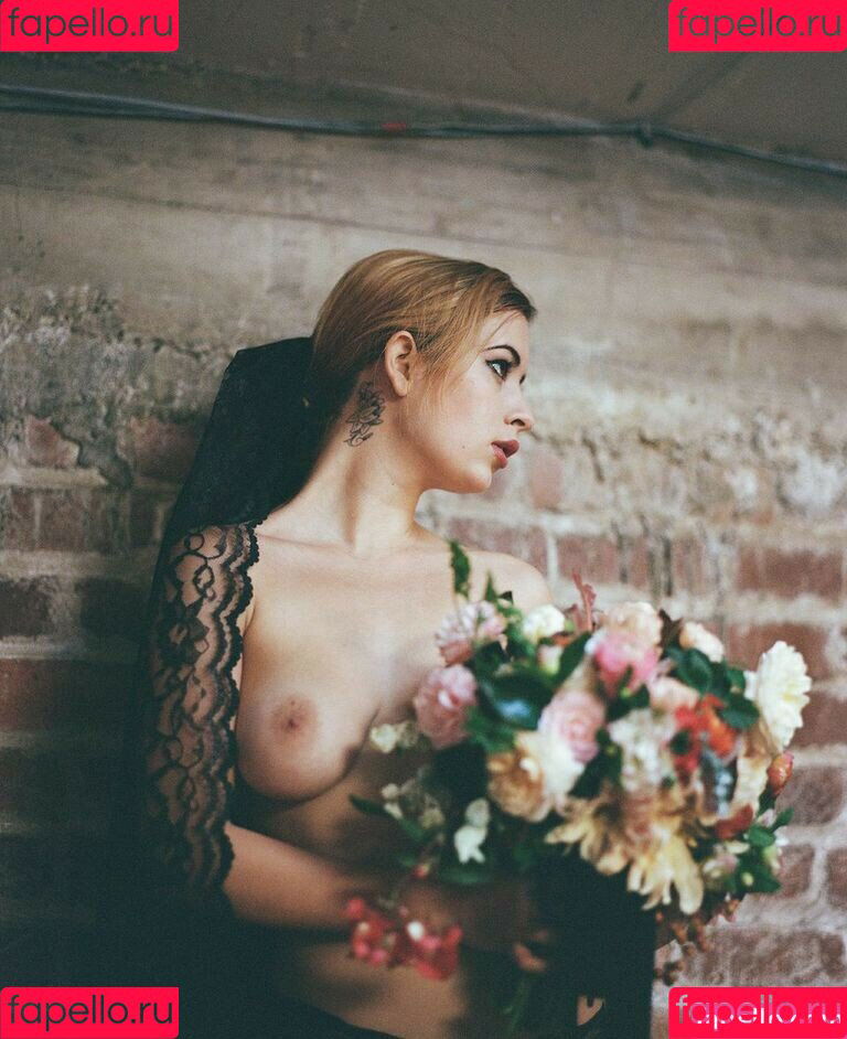 Uli Krown Onlyfans Photo Gallery 