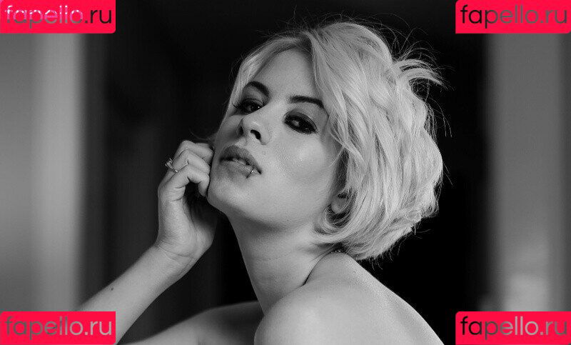 Uli Krown Onlyfans Photo Gallery 