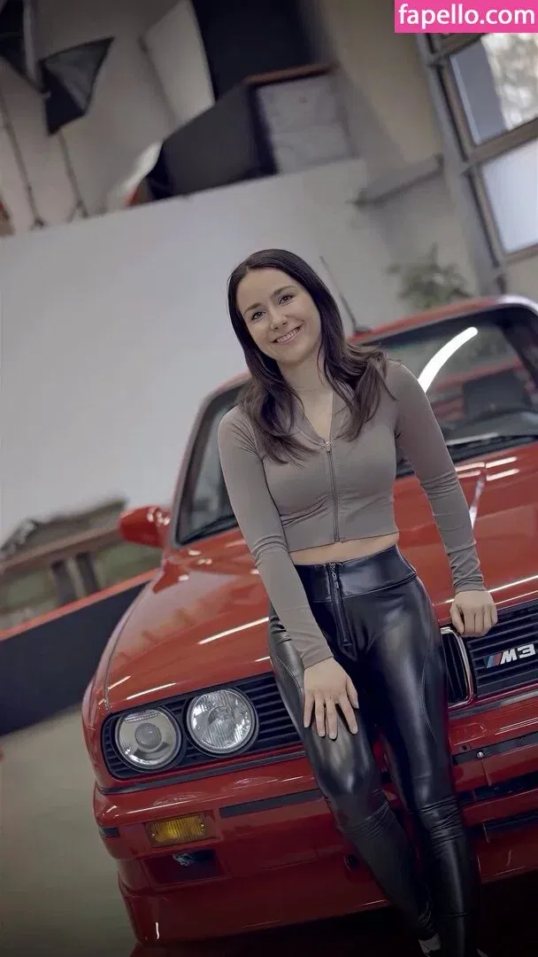 Lisa Yasmin Onlyfans Photo Gallery 