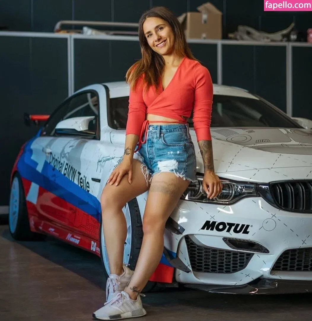 Lisa Yasmin Onlyfans Photo Gallery 