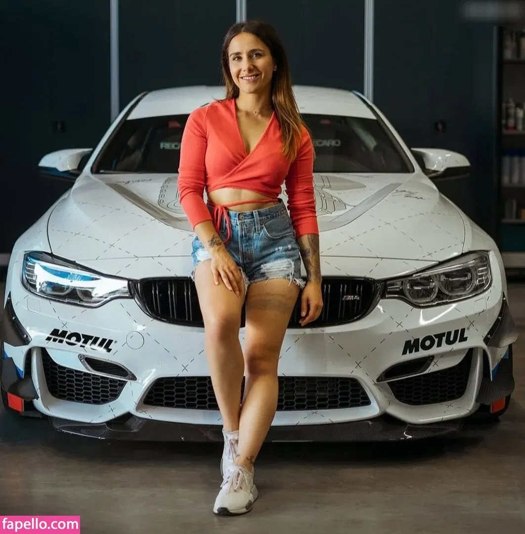 Lisa Yasmin Onlyfans Photo Gallery 