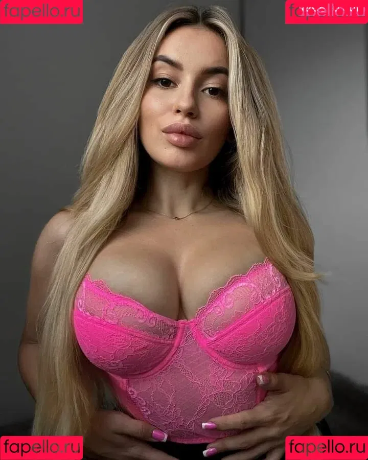 Cornelxoxo Onlyfans Photo Gallery 
