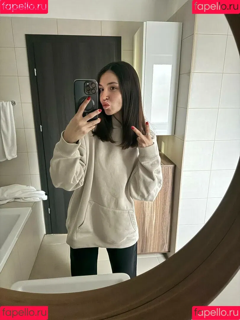 KiraFemmeFatal Onlyfans Photo Gallery 