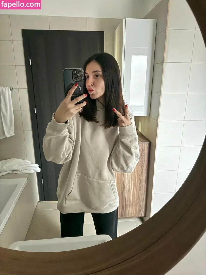 KiraFemmeFatal Onlyfans Photo Gallery 