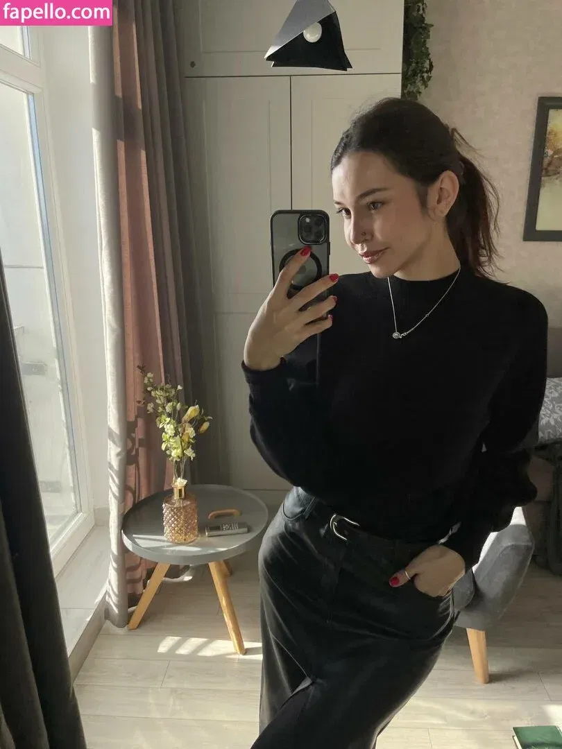 KiraFemmeFatal Onlyfans Photo Gallery 