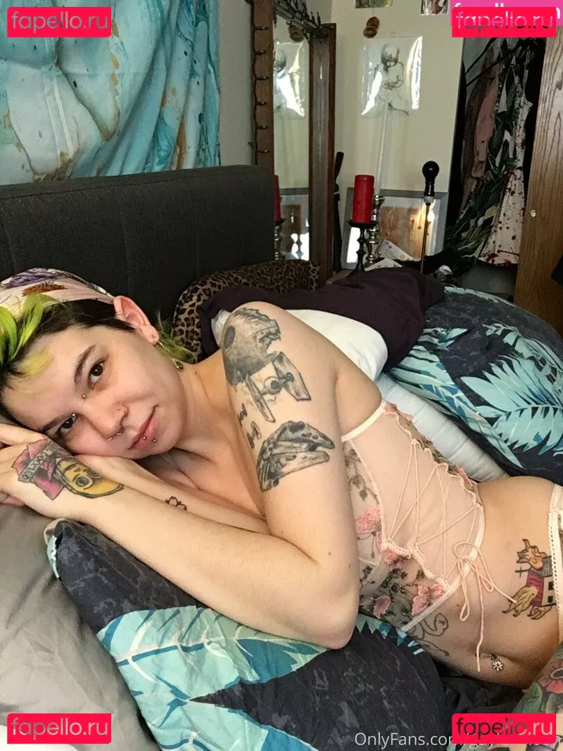 c0meonaileen Onlyfans Photo Gallery 