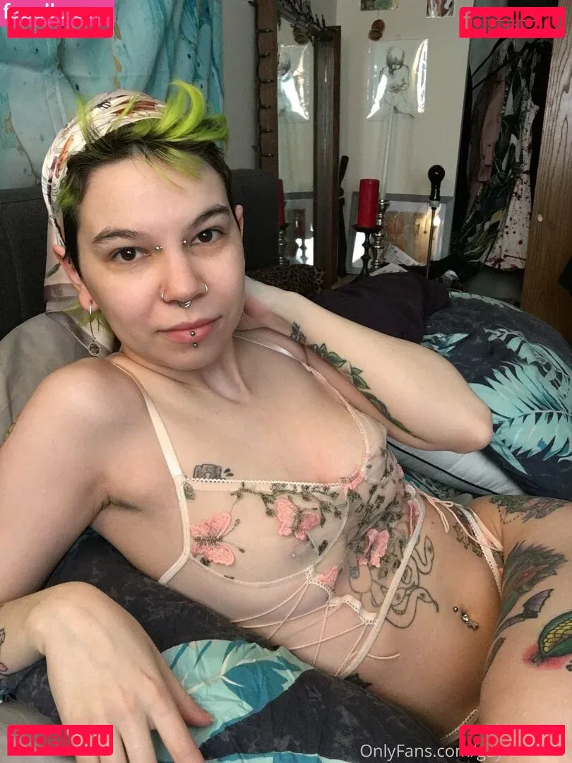 c0meonaileen Onlyfans Photo Gallery 