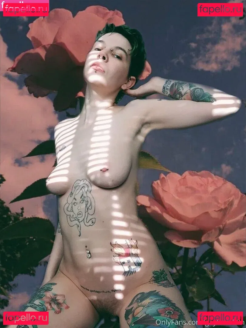 c0meonaileen Onlyfans Photo Gallery 