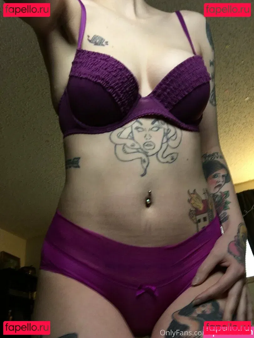 c0meonaileen Onlyfans Photo Gallery 