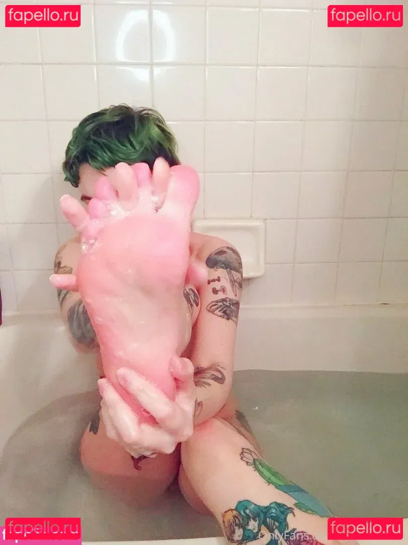 c0meonaileen Onlyfans Photo Gallery 